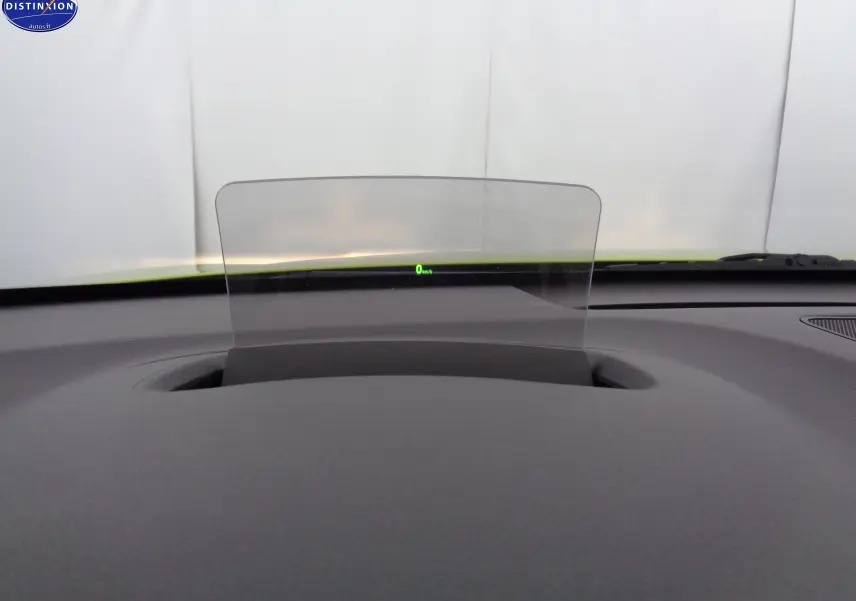 Affichage tête haute transparent sur le tableau de bord d'une Hyundai Kona 2019 Diesel jaune Acid Yellow Metal.