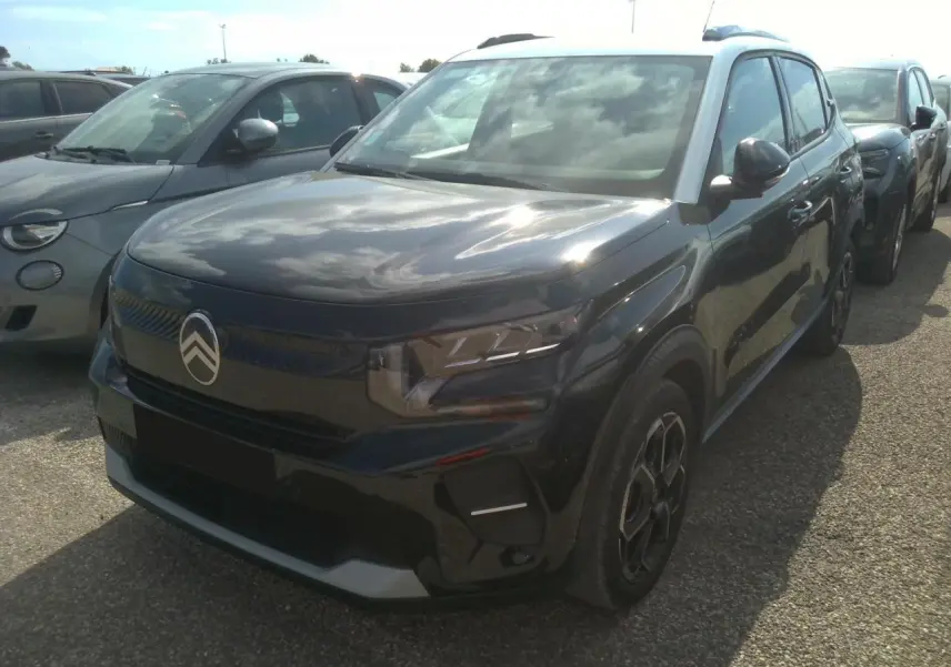 Citroën C3 Turbo 100 Max noir Perla vue 3/4 avant droit avec jantes alliage et toit blanc Opale.