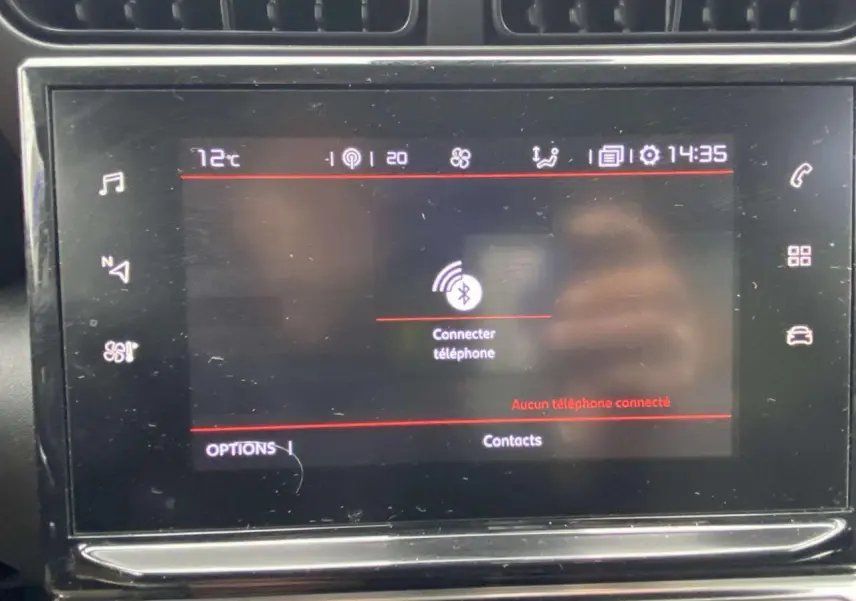 Écran tactile central de la Citroën C3 Aircross 2020 affichant la connexion Bluetooth, vue intérieure frontale.