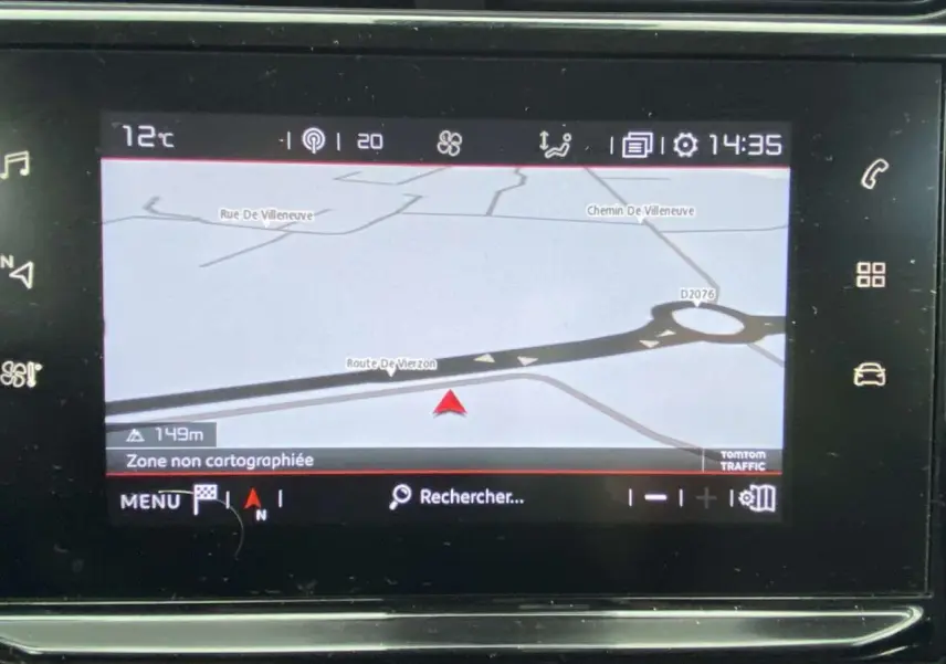 Écran de navigation du Citroën C3 Aircross 2020 affichant une carte avec itinéraire et température extérieure à 12°C.