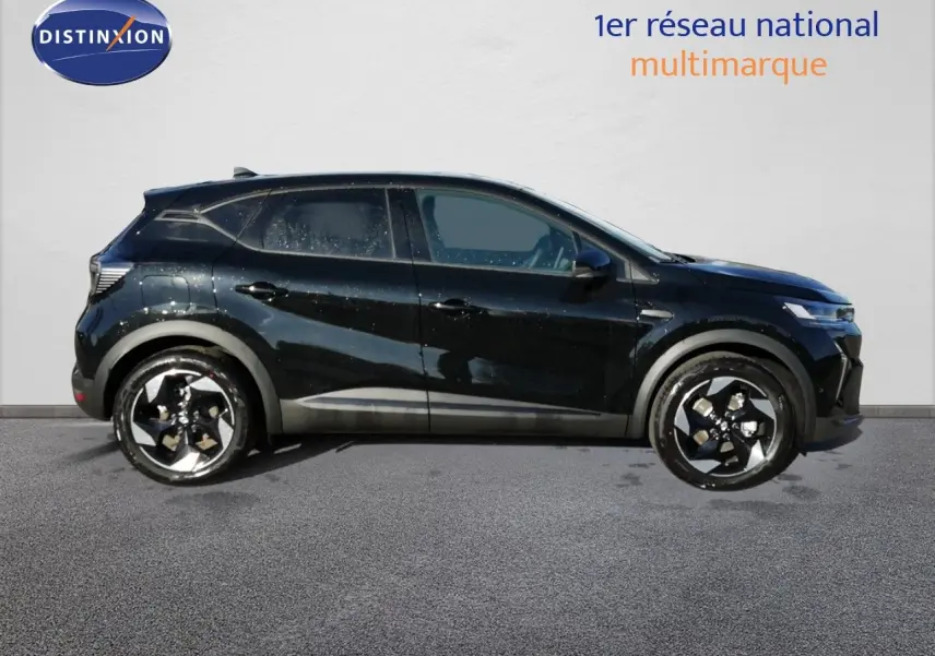 Profil droit d'un Renault Captur noir étoile métal 2026, avec jantes bi-ton et lignes modernes soulignées.