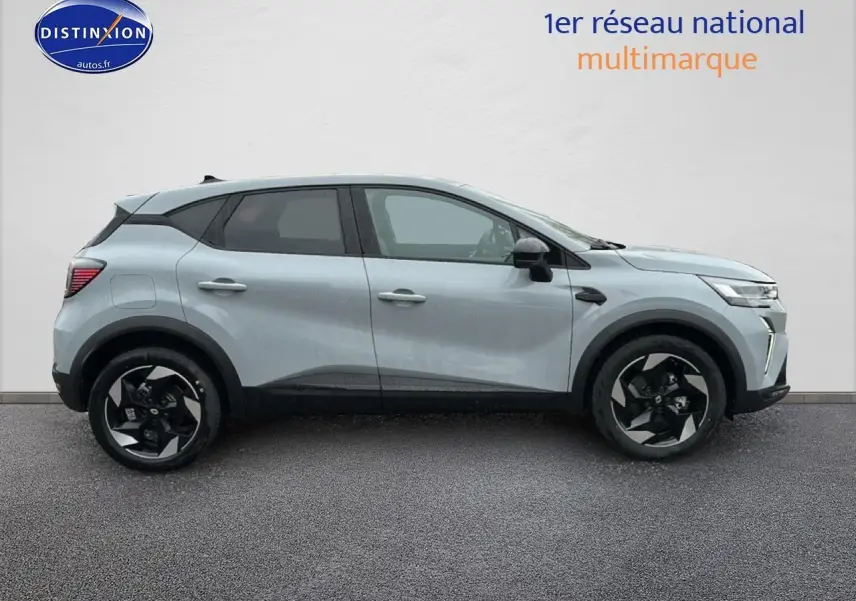 Profil droit du Renault Captur gris rafale 2025 avec jantes alliage noires et toit noir contrasté.