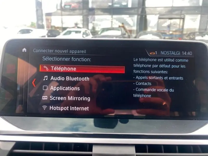 Écran central du système multimédia BMW X3 X-Drive 20d 2018, affichant le menu de connexion Bluetooth en intérieur.