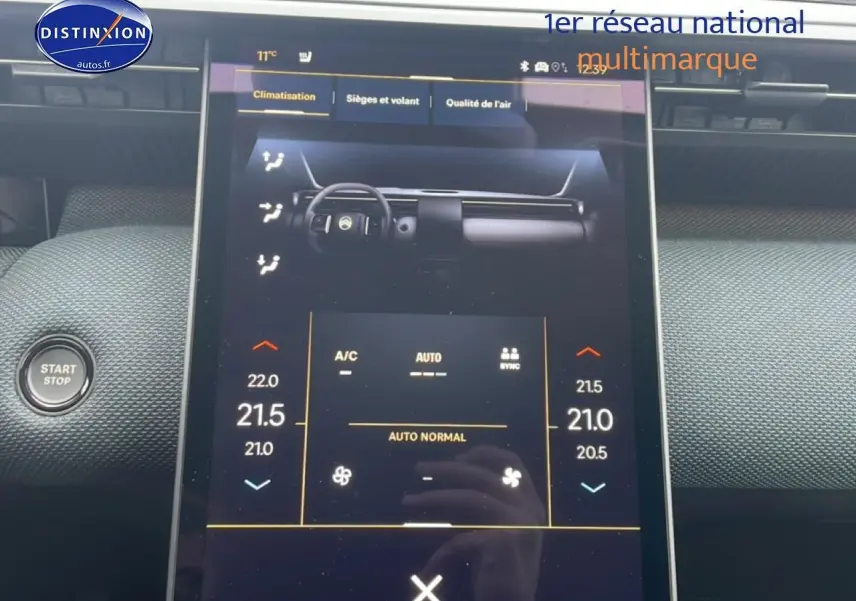 Vue rapprochée de l'écran tactile central du Citroën C5 Aircross 2026 avec affichage de la climatisation.