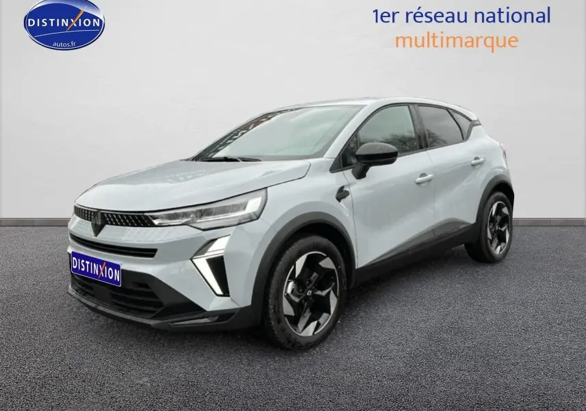 Renault Captur gris rafale en 3/4 avant droit, avec jantes alu noires et détails noirs contrastants.