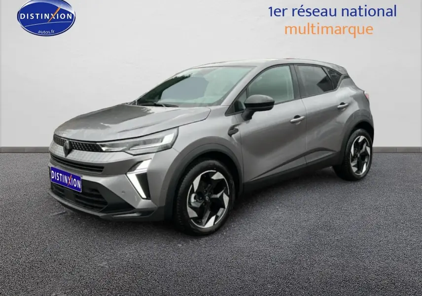 Renault Captur gris cassiopée en 3/4 avant droit, avec jantes alu et feux LED distinctifs.