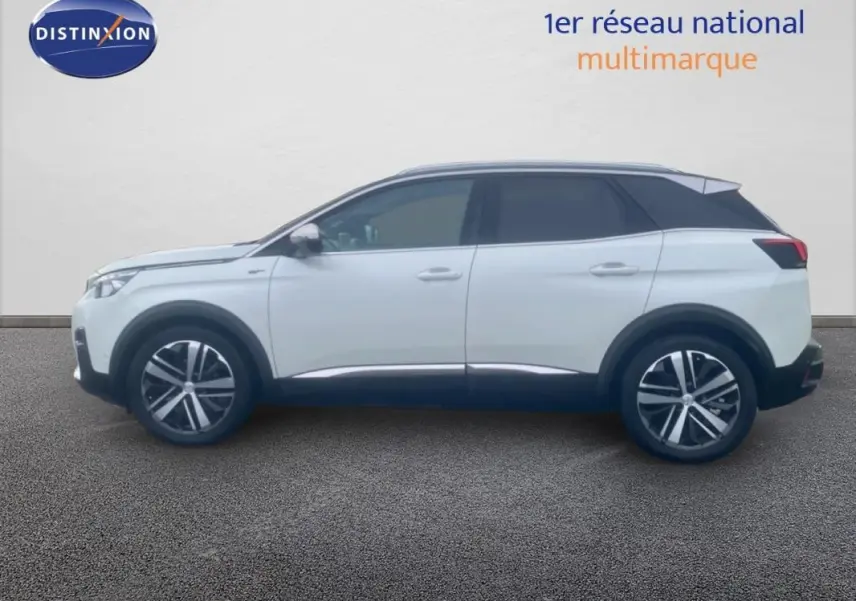 Profil droit d’un Peugeot 3008 blanc 2018 avec jantes alliage 19 pouces et toit noir contrasté.