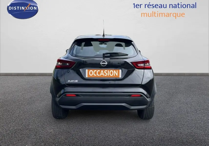 Vue arrière d'un Nissan Juke noir métal 2023 avec feux LED et plaque d'immatriculation "OCCASION" visible.
