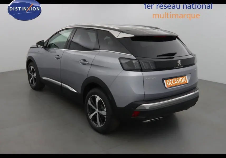 Peugeot 3008 gris Artense métal vue 3/4 arrière droit, avec vitres teintées et jantes alliage bicolores.