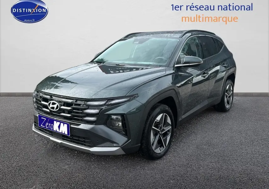 Hyundai Tucson 1.6 t-gdi 215 hybride vert cyprès en 3/4 avant avec jantes alliage et calandre distinctive