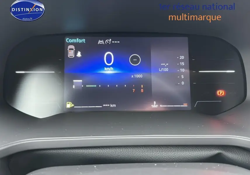 Tableau de bord numérique du Renault Captur 2026 affichant la vitesse à 0 km/h en mode confort.