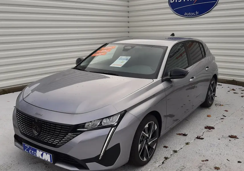 Peugeot 308 gris Artense vue 3/4 avant droit, avec calandre moderne et feux LED verticaux distinctifs.