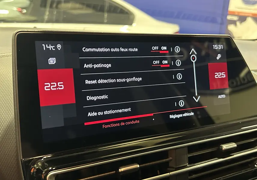 Écran tactile intérieur du Citroën C5 Aircross 2025 affichant les réglages de conduite et la température à 22,5°C