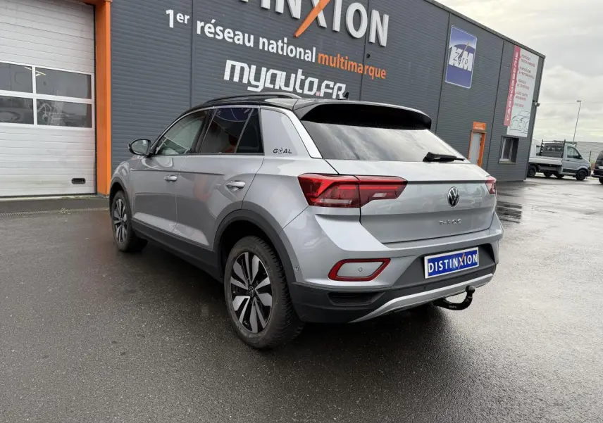 Volkswagen T-Roc argent pyrite 3/4 arrière droit avec attelage amovible et jantes alliage Zürich 17 pouces