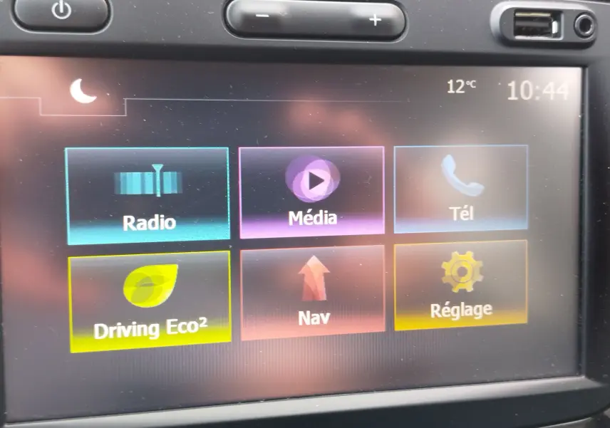 Écran tactile central du Renault Captur 2018 affichant les options Radio, Média, Tél, Driving Eco², Nav et Réglage.
