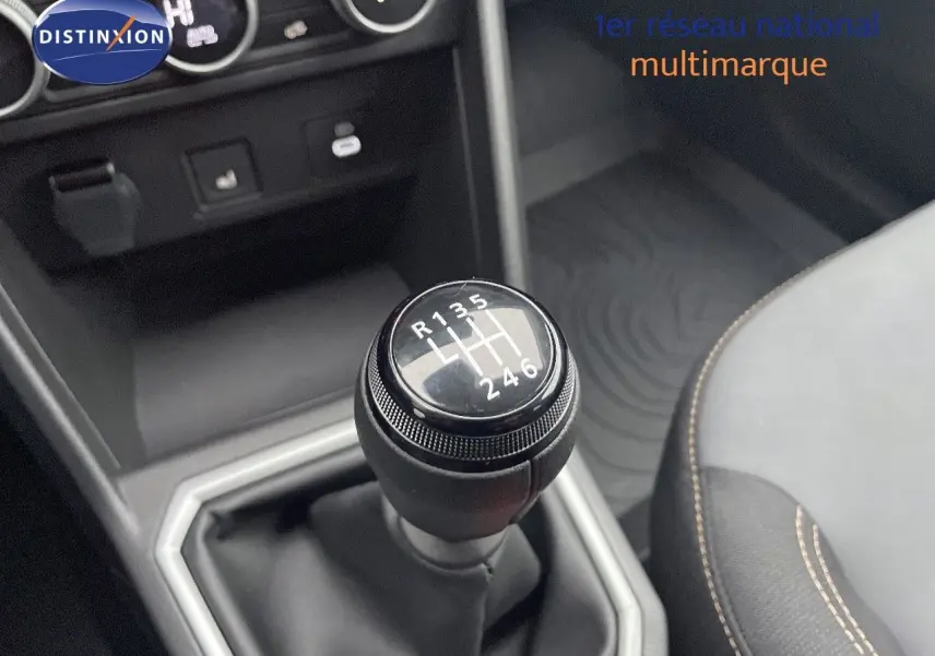 Écran tactile central du tableau de bord du Dacia Jogger 2026 affichant les paramètres d’aides à la conduite.