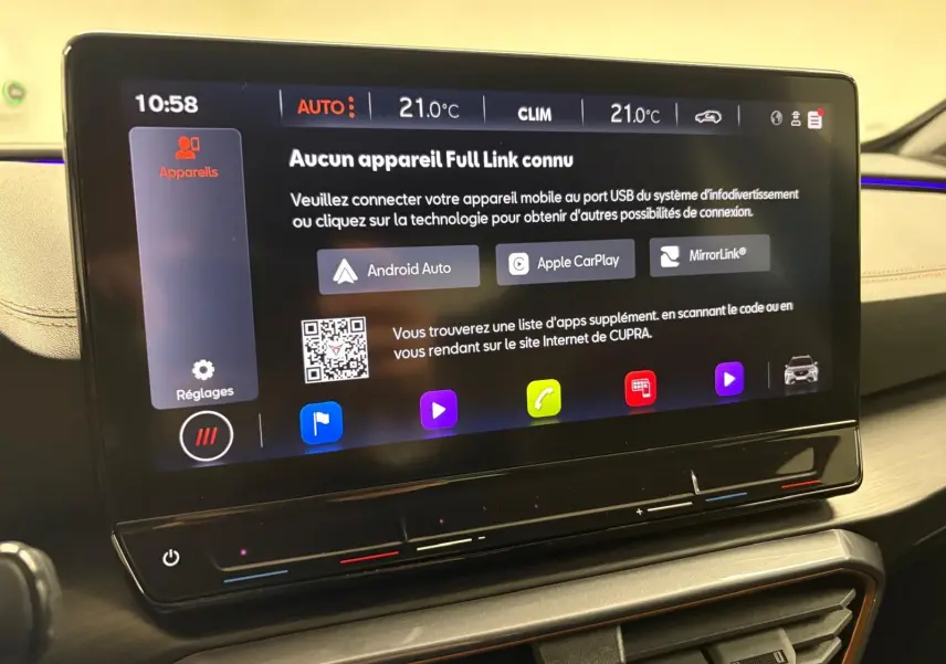 Écran tactile central de la CUPRA Formentor 2024 affichant les options de connectivité Android Auto, Apple CarPlay et MirrorLink.