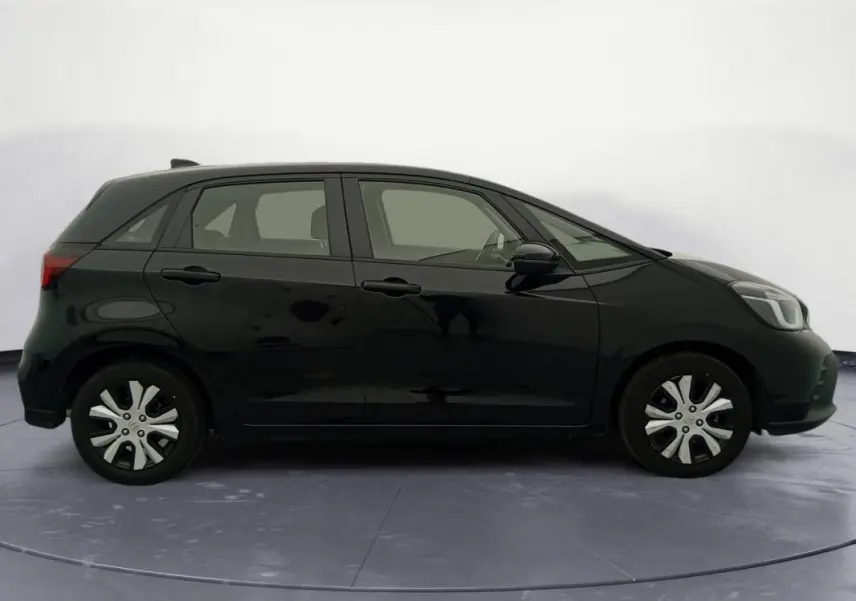 Profil côté gauche de la Honda Jazz 2024 noire, version hybride E:HEV 1.5 i-MMD Advance avec jantes spécifiques.