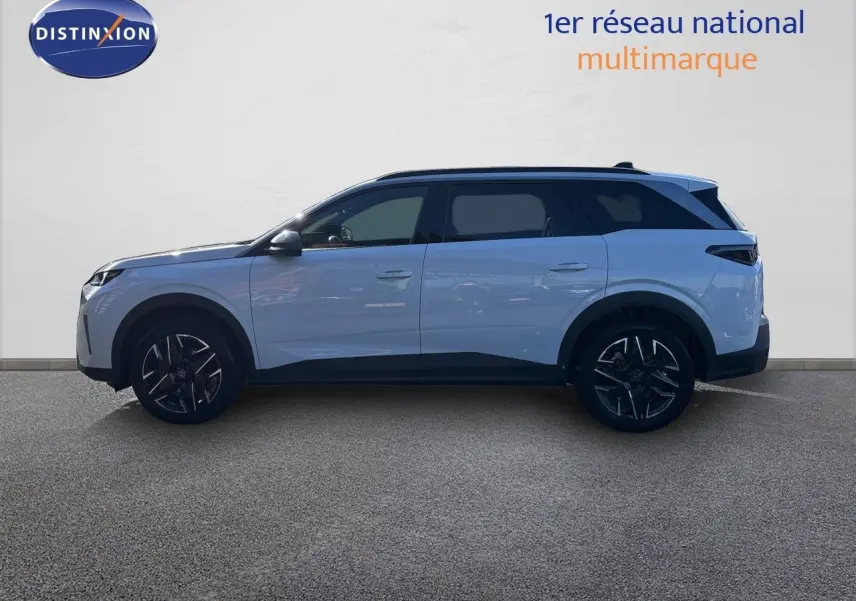 Peugeot 5008 blanc Okenite en profil droit, SUV hybride 2025 avec jantes noires et toit contrasté noir.