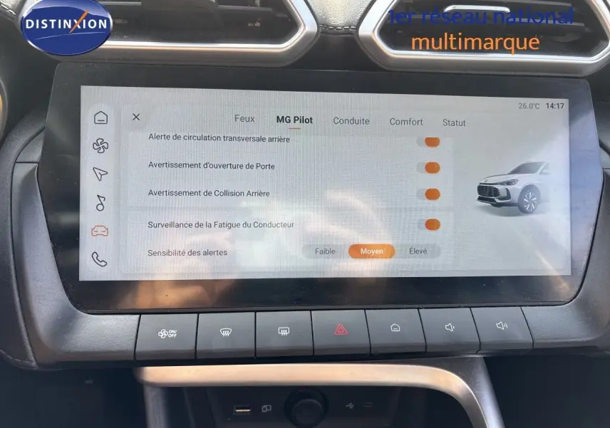 Écran tactile central du MG ZS 1.5L Hybrid+ 2025 affichant les réglages d’alerte MG Pilot, intérieur noir.