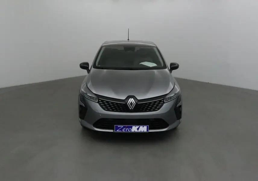 Renault Clio V gris schiste vue de face, avec calandre noire et logo Renault central bien visible.