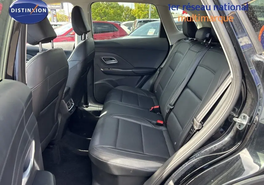 Vue intérieure côté droit des sièges arrière en cuir noir du MG MOTOR ZS 1.5L HYBRID+ 197CH LUXURY 2025 Pebble Black Metal.