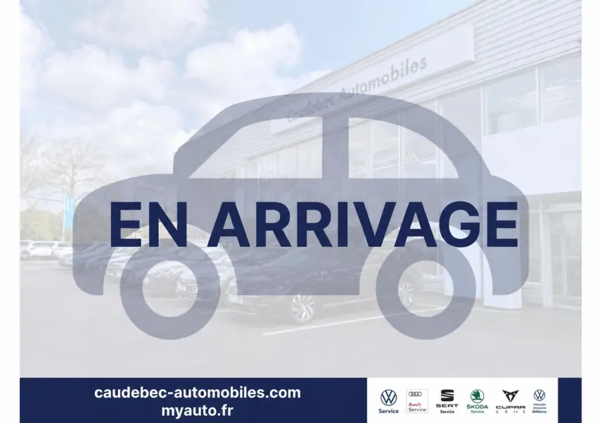 Vue de profil droit du Volkswagen Touran gris 2025, avec attelage rabattable visible à l'arrière.
