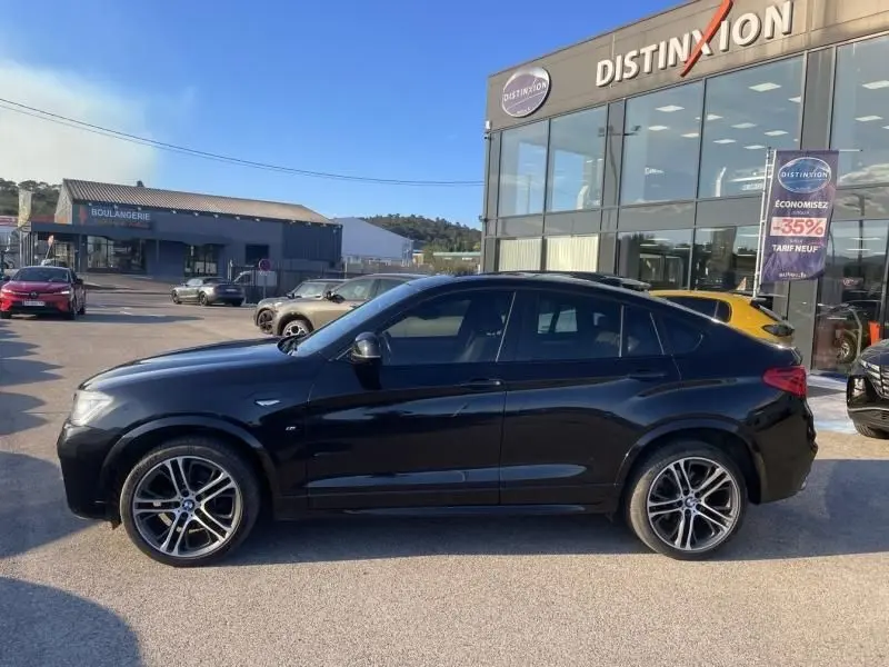 BMW X4 30DA X DRIVE noir métal en profil côté gauche, avec jantes alliage et silhouette M Sport visible en extérieur.