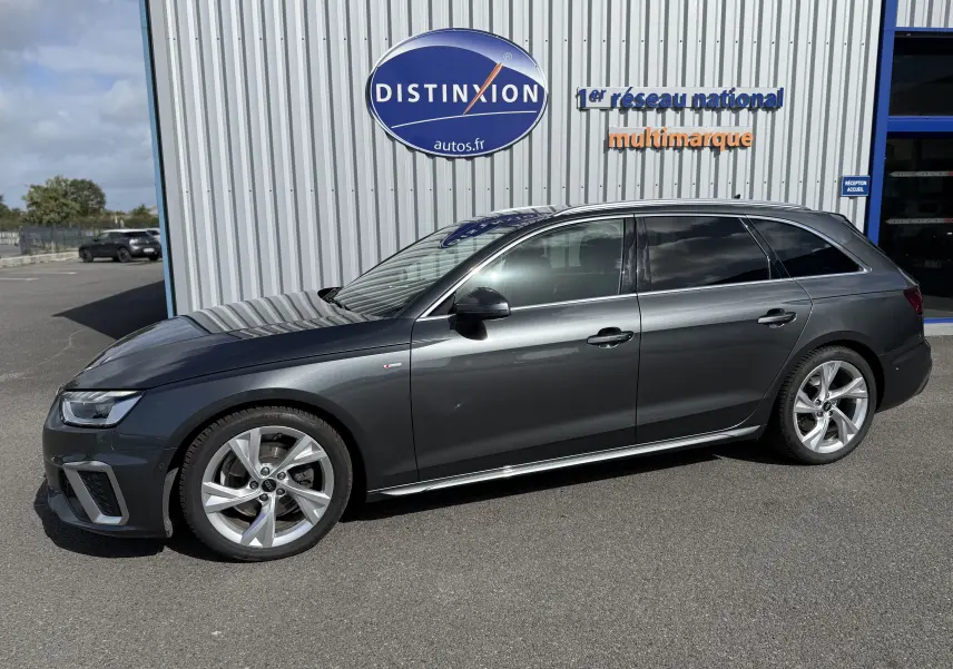 Audi A4 Avant 35 TDI S-Line gris Daytona métal vue de profil côté gauche, avec jantes alliage et vitres teintées.