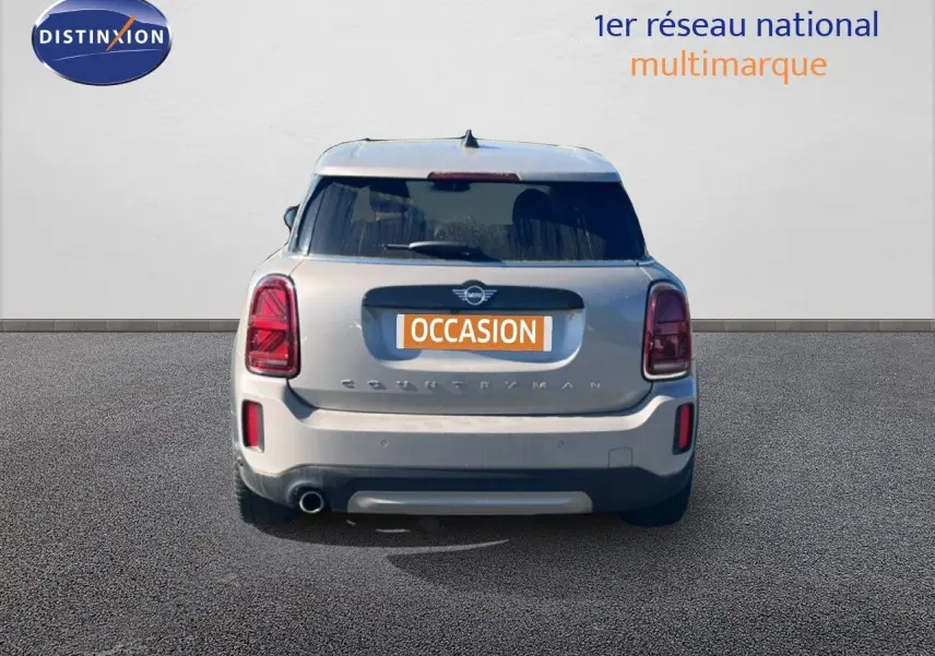 Vue arrière d'une MINI Countryman Cooper grise rooftop avec feux arrière LED et plaque "OCCASION" visible.