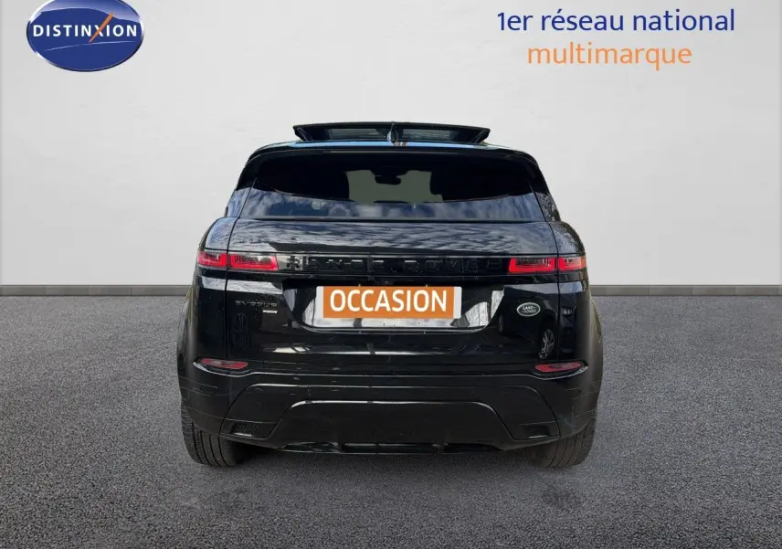 Vue arrière d'un Range Rover Evoque 2023 Santorini Black avec feux LED fins et badge Land Rover visible.