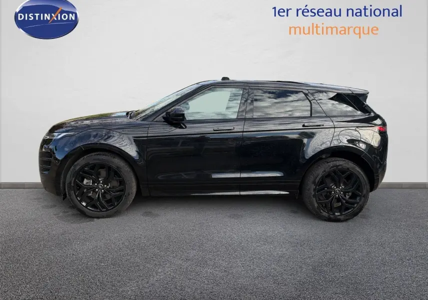 Profil côté gauche d'un Range Rover Evoque 2023 Santorini Black avec jantes noires et vitres teintées.