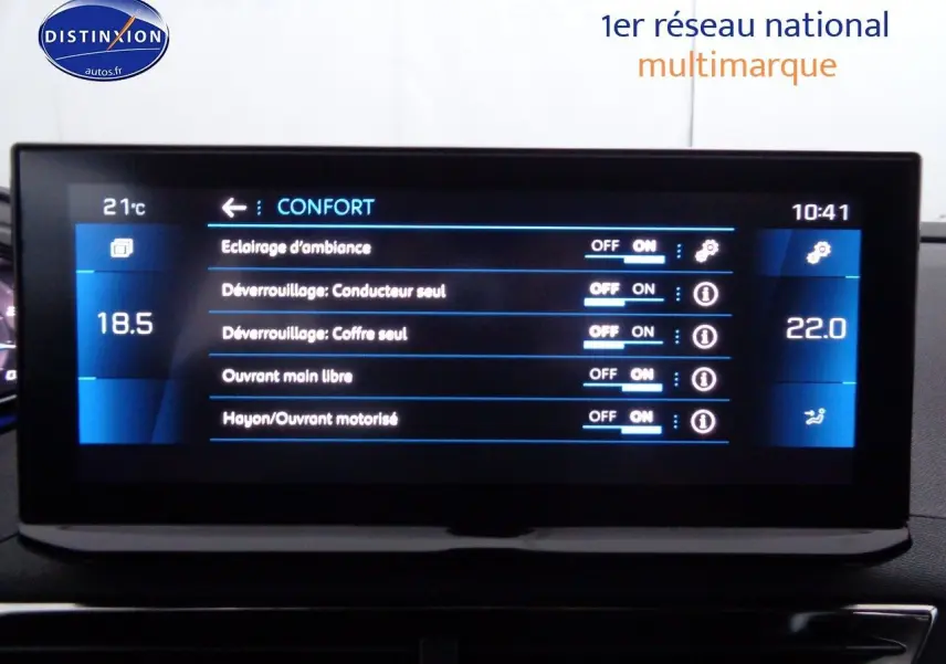 Écran tactile du tableau de bord du Peugeot 3008 affichant les réglages de confort et température intérieure.