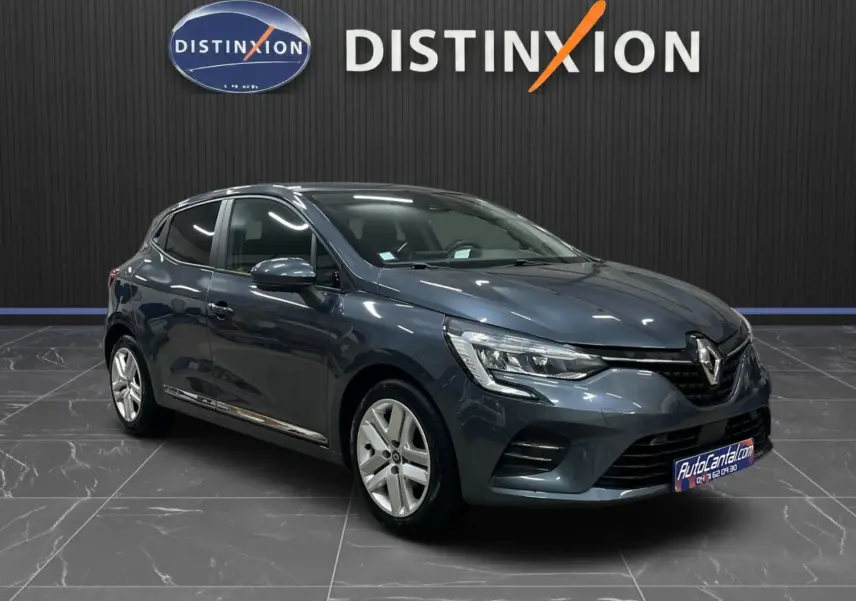 Renault Clio V Business gris titanium vue 3/4 avant droit, avec jantes alliage et calandre distinctive.