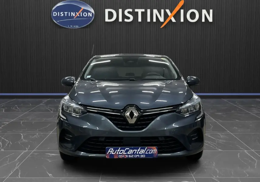 Renault Clio V Business gris Titanium vue de face, avec logo Renault bien visible sur calandre noire.