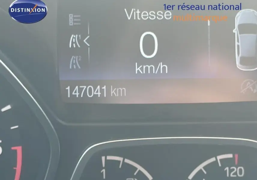 Tableau de bord du Ford Kuga blanc 2019 montrant le compteur kilométrique à 147041 km et la vitesse à 0 km/h.