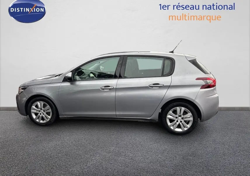 Profil droit d'une Peugeot 308 gris Artense 5 portes, mettant en valeur ses jantes alliage et lignes épurées.