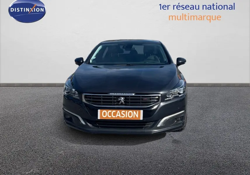 Peugeot 508 GT Line noire vue de face, avec calandre distinctive et plaque "OCCASION" visible.