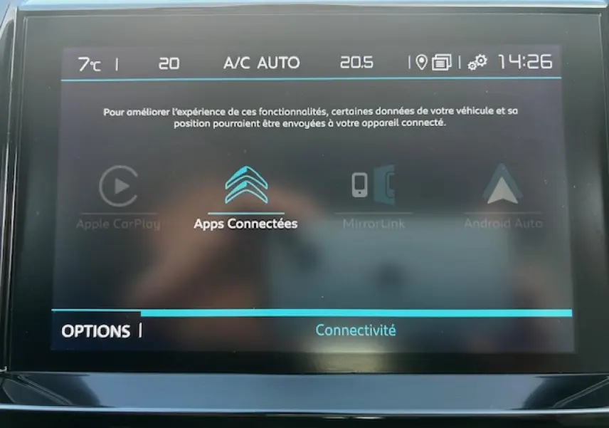 Écran tactile central du Citroën C5 Aircross 2019 affichant le menu connectivité avec apps connectées en surbrillance
