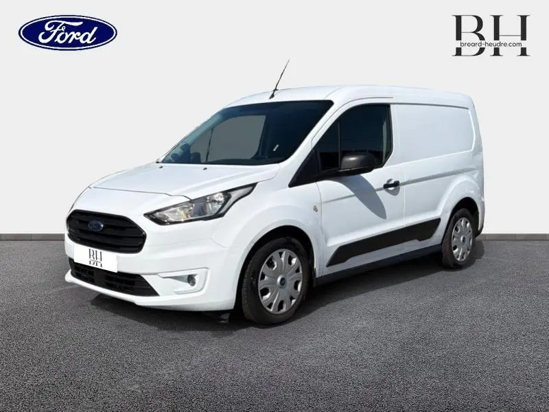 Ford Transit Connect L1 blanc glacier vu en 3/4 avant droit, avec porte latérale et jantes acier.