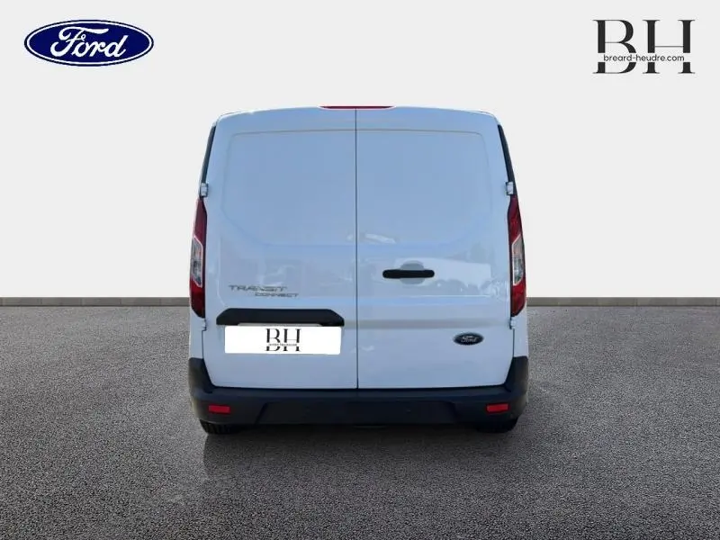 Vue arrière du Ford Transit Connect blanc glacier, avec portes battantes et bouclier noir contrastant.