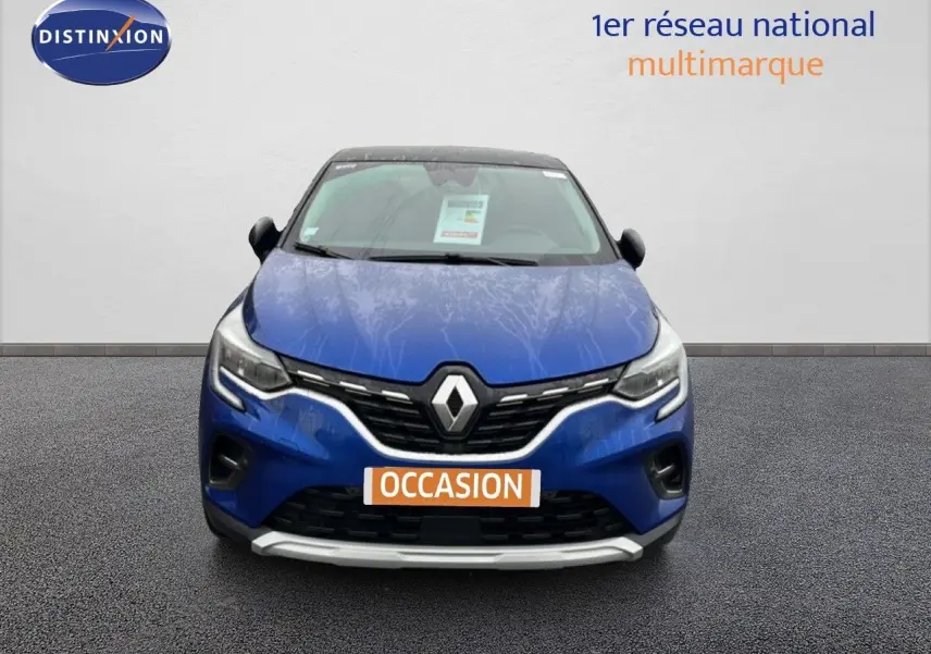 Vue de face du Renault Captur bleu Iron Metal avec toit noir, mettant en valeur la calandre et les phares LED.