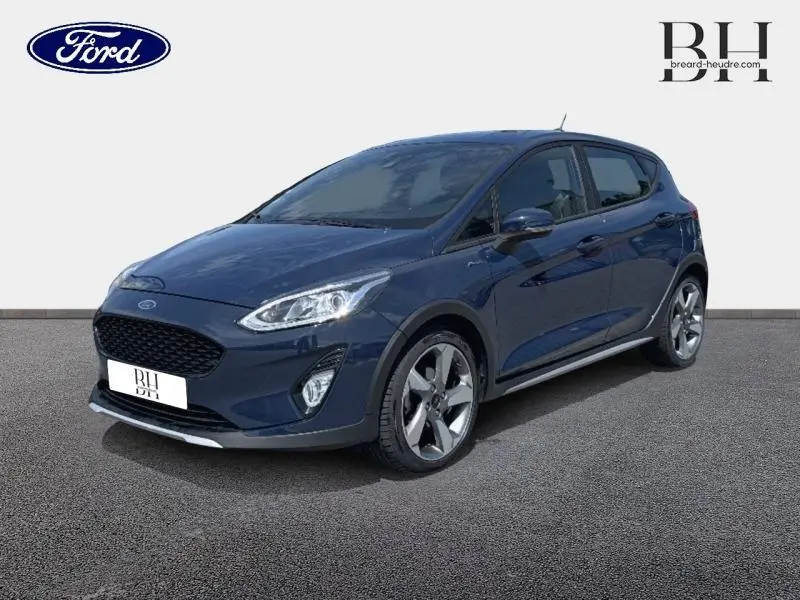 Ford Fiesta bleu Abysse vue 3/4 avant droit, avec jantes alliage et feux LED distinctifs.