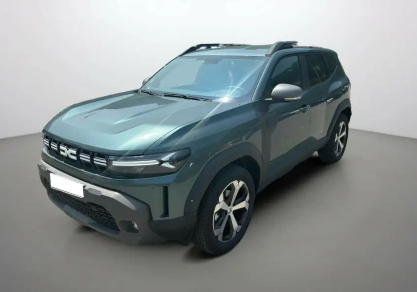 Dacia Duster HEV 140 Journey Plus vert cèdre en 3/4 avant droit, avec jantes alu 18 pouces et barres de toit.