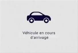 Image représentant une icône stylisée de voiture bleue sur fond clair avec le texte « Véhicule en cours d'arrivée ».