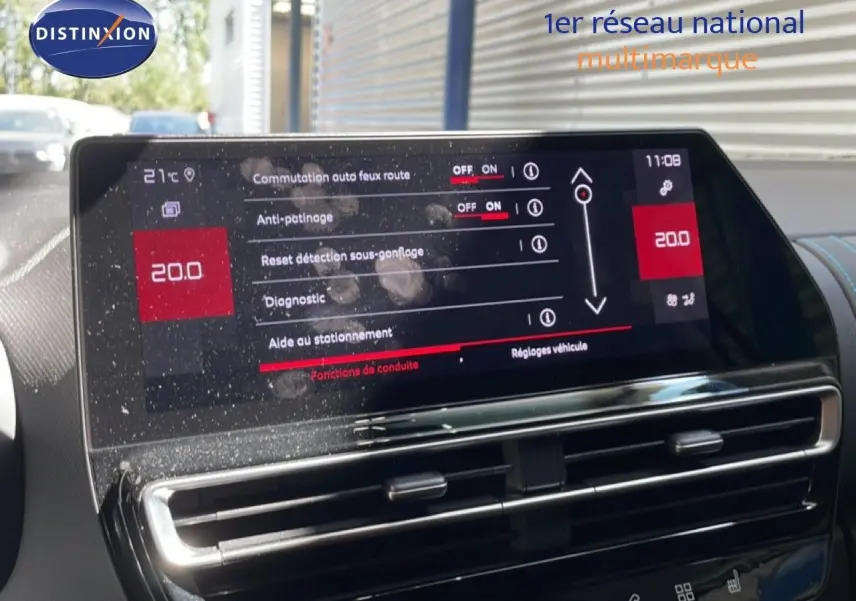 Écran tactile central du tableau de bord du Citroën C5 Aircross 2025, affichant les réglages de conduite.