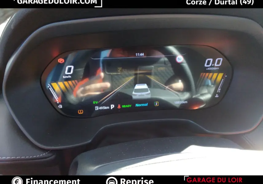 Combiné d'instruments numérique du MG ZS 1.5L Hybrid+ Luxury affichant vitesse, autonomie et assistance à la conduite.