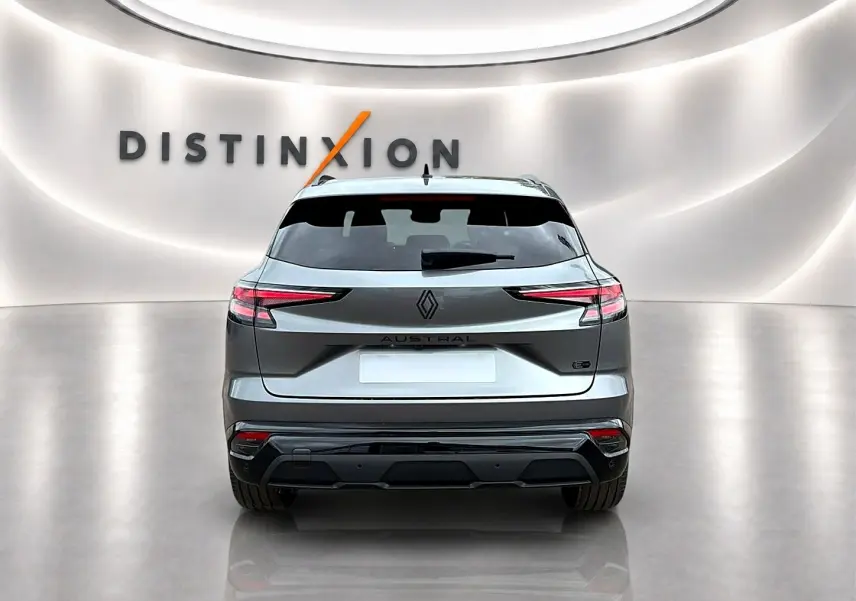 Vue arrière du Renault Austral gris schiste 2026 avec feux LED effilés et logo Alpine distinctif.