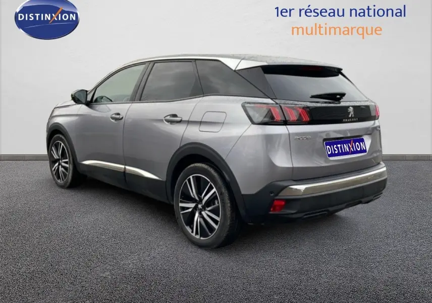 Peugeot 3008 hybride gris Artense 3/4 arrière droit, jantes alliage bicolores et feux arrière LED distinctifs.