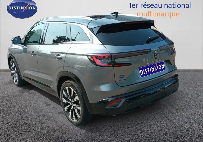Vue 3/4 arrière gauche du Renault Austral E-Tech gris schiste métallisé avec toit noir et feux arrière LED distinctifs.